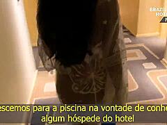 Aventura junto a la piscina en un hotel con esposa caliente