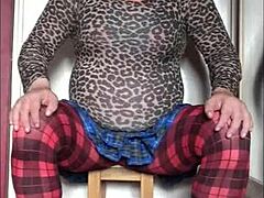 Shy crossdresser deepthroats dildo in homemade scene