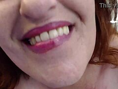 Rdečelaska pawg Dawnskye1962 draži v seksi nogavicah zgoraj brez, njen odštevanje joi očara