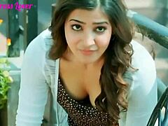 Compilation d'actrices chaudes montrant leurs atouts dans une série vidéo HD mixte