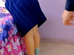 ¡La profe me desvirga después de clase pero duele un montón!