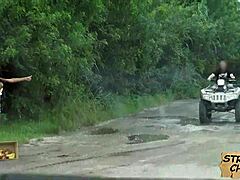 Ebony tinejdžerka 18+ Diamond Monroe jebe za novac u javnom POV-u