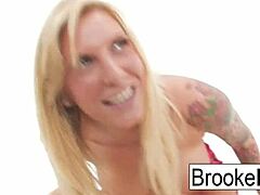 La coquine Brooke Brand en robe sexy