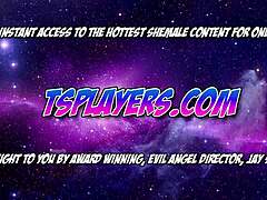 Balık ağında Asyalı shemale'lar Johnny'ye oral ve anal yapıyor