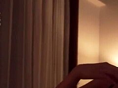 일본 여자가 뜨거운 목욕탕에서 씻고 유혹해, 큰 엉덩이와 가슴으로