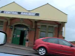 Tetas grandes ansiosa por polla se masturba en el coche