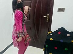 вау, собия насир танцует голышом в видео-звонке в вотсапе для клиента 😍