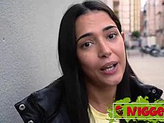 Nuria Millan profite de fantasmes anaux sauvages sans capote avec une bite interracial dans une réalité espagnole