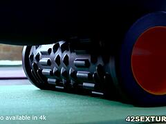 सेक्सी जिम गर्ल्स चेरी किस जोज़ेफाइन जैक्सन डायन क्रिस्टल रफ एनल थ्रीसम में टॉयज के साथ डाइव करती हैं