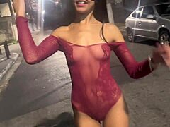 Carnaval de swing features young skinny participants in street fetish activities.