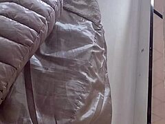 이탈리아 스텝맘 가게에서 청바지 입어보다 섹스