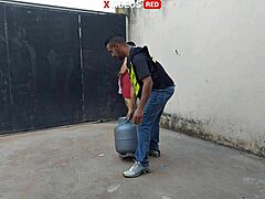 Novinha Gets Facial From Pizza Delivery Guy