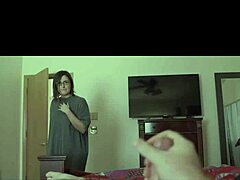 Helena Price se dépêche pour un massage CFNM avec son beau-père sous la douche. Le fantasme belle-mère se déroule alors que la ménagère fait face au chantage partie 1 de wca productions.