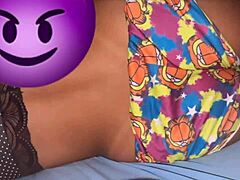 ลูกสาวบุญธรรมแกล้งไม่เห็นพ่อเลี้ยงเย็ดตูดข้างๆ?