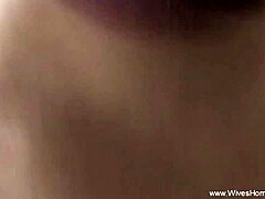 Esposa ebony se masturba duro solo para ti