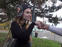 Cara ekstrem keras bor dan tinju squirting blonde Polandia remaja 18+ di van publik Ceko dengan cum di wajah