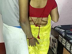 مون يحني حماته في حفلة الرينش الريفي ويجعلها تئن بصوت عالي بالهندية