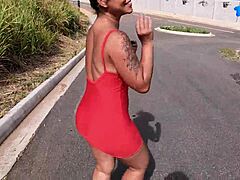 fui no mercadinho perto de casa e me exibi com big ass tits in public, got caught blonde brunette style 😏