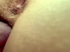 Prdí nahlas, sousedi bouchají do zdí, ale já ji stejně lížu! 😂