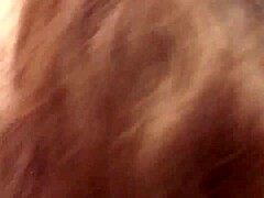 Nabo slikker italienske milfs naturlige pupper og fitte før han penetrerer henne dypt