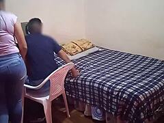 La chica gamer no me deja jugar y como castigo la termino follando antes que nos descubran casi nos pilla pero fue muy rico