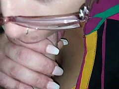 does my gf give great blowjobs with luscious lips?