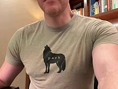 В этом видео верификации французский гей исследует свои желания через интимные встречи