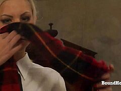 İtaatkâr Köle Hanımı Yalıyor