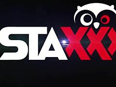 Sladká brunetka teen nechá priateľa cum dovnútra!