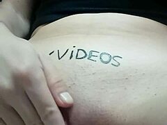 MIREN LO QUE ENCONTRÉ, shaved pussy in the room.