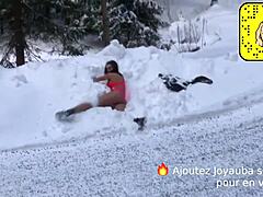 cette bombe barbara est la reine de l'exhibition