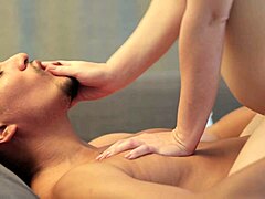 Blowjob Rakan Bilik Asrama Dalam Kostum Halloween