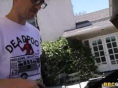 Fiesta de barbacoa se convierte en gangbang BBC con Natasha Nice