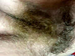 היי, תבדוק 10 דקות של קלוזאפ על כוס שיערתי ופוש גדול!