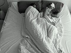 Uhh, já a moje žena měli romantickou noc, ale skrytá kamera zachytila obrovský výstřik do jejích úst.. ups