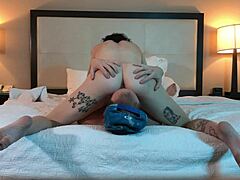 Hot tatted petite beauty eats pussy like a pro!