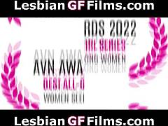 Lezbiyen Swinger En İyi Arkadaşının Kız Arkadaşını Yalıyor