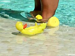 nicole aniston and alix lynx play