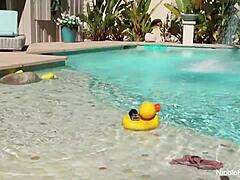 nicole aniston and alix lynx play