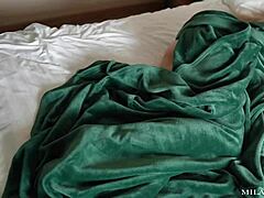 Ibu tiri, katanya jangan ganggu setelah club, tapi kenapa nolak cicip kontolku di posisi misionaris dengan memek ketat basahmu?