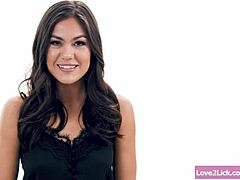 Mănâncă-mi pizda, zice gagica asiatică prietenei latine