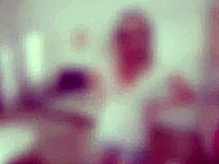 Вырезание тыквы на Хэллоуин превращается в грязные разговоры и скачку с голубоглазой тетей