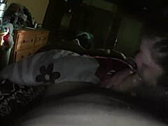 mientras el esposo trabaja el vecino atiende a la esposa