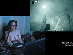 Iso-boobed vixen soittaa Alan Wake alasti