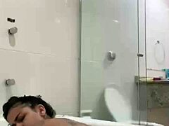 Wow Bia, Hot Morena Safada Masturbates With Bathtub Jet!