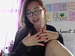 Harriet Sugarcookie's vlog with glasses