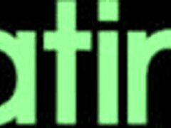 בובה לטינית חווה אורגזמה אנאלית עזה עם זין מפלצתי