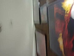 Ali Stefanie Moon zdrži ta ogromni kurac, ki ji polni majhno suho telo?