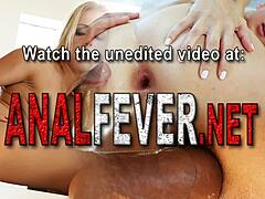 Kurva nagy seggét baszhatja a szörnyfasz intenzív szopással és seggbaszással