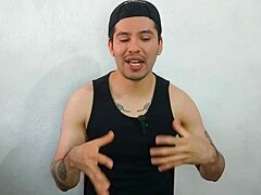 Convenci A Mi Compañero Hetero Casado De Mamarle Su Vergota De 20Cm En El Trabajo?